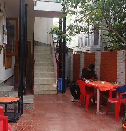 Taj Guest House Srīnagar Exterior foto